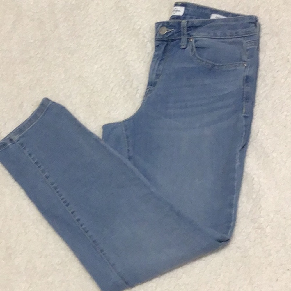 Jessica Simpson Light Wash Skinny Jeans 6/28